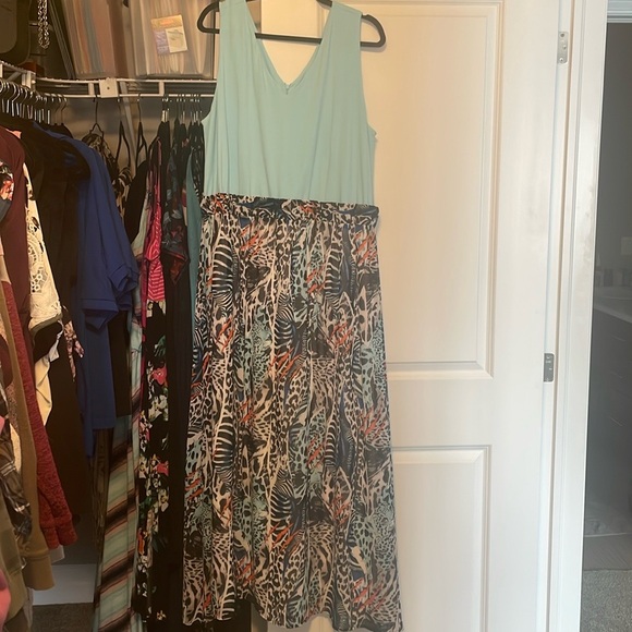 Flowing maxi dress - Picture 1 of 2